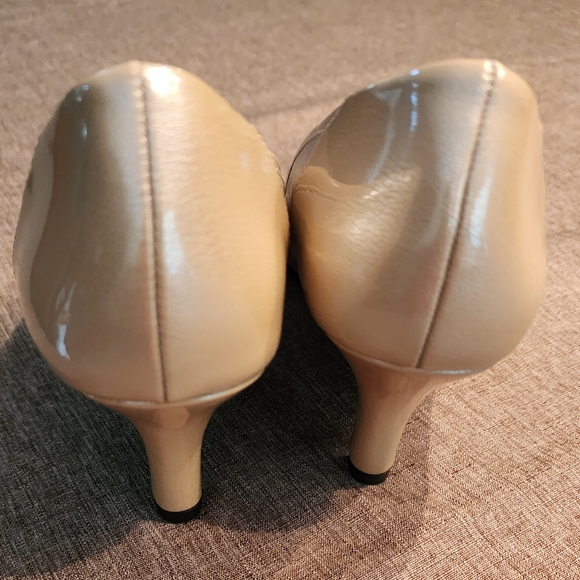 Life Stride Taupe Pumps size 7M. 3in heel LIKE NEW! Perfect for Spring & Summer! - Picture 6 of 6